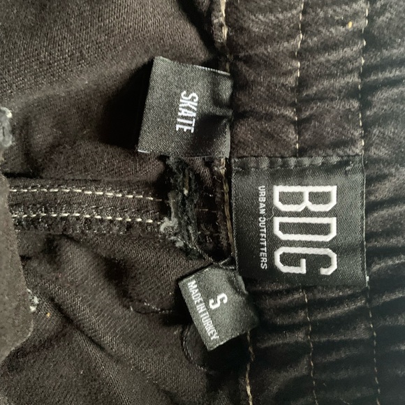 Black cargo shorts - Picture 3 of 3